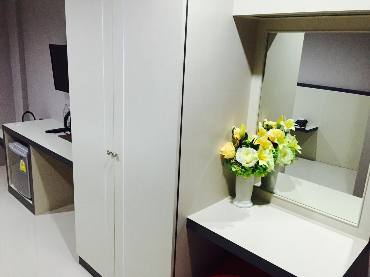 Avenue Residence Nakhon Si Thammarat Buitenkant foto